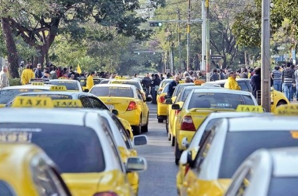 Presidente de la Junta dice que no prohibirán MUV ni Uber