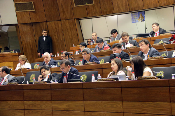 Diputados aprueban modificaciones temporales al Código Procesal Penal | .::Agencia IP::.