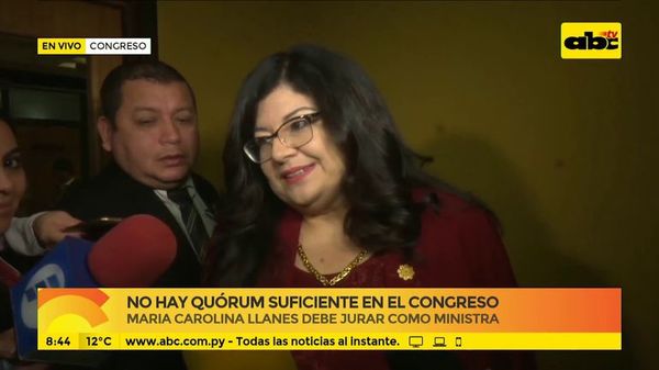 Carolina Llanes se retiró de la sala - ABC Noticias - ABC Color