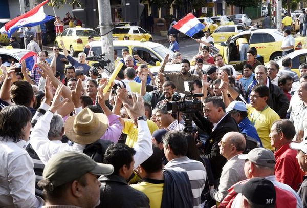 Noguahêi ñe’ê pete’îme: taxista-kuéra ogueroguata ko’ágã hetave ára oúvape - ABC Remiandu - ABC Color
