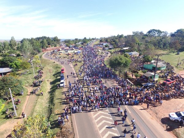 Mandioqueros endurecen protesta y exigen respuestas al Gobierno