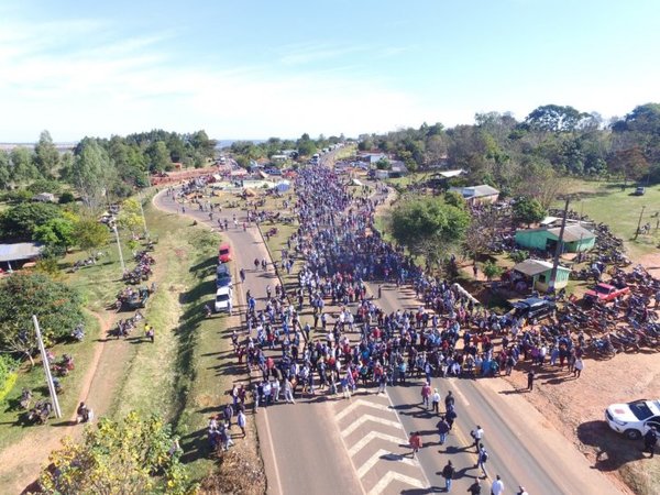 Mandioqueros endurecen protesta y exigen respuestas al Gobierno