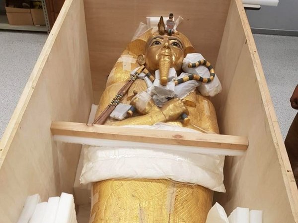 Sarcófago de Tutankamón es sometido a su primera restauración