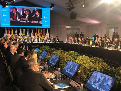 Jefe de Estado exhorta al MERCOSUR a incorporar nuevas temáticas para convertirse en plataforma productiva y competitiva - .::RADIO NACIONAL::.