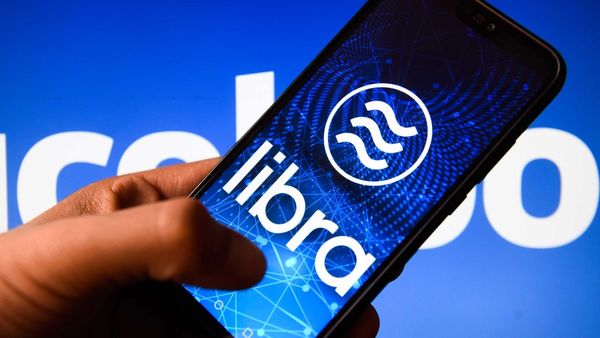 Facebook encara duras críticas al presentar libra ante Senado de EEUU