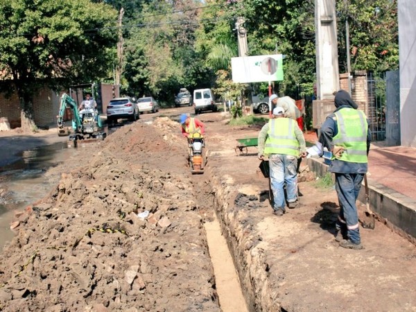 Iniciaron obras en la red cloacal de la calle Cañada - Radio 1000 AM