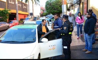 Realizan censo de paradas de taxi en el centro