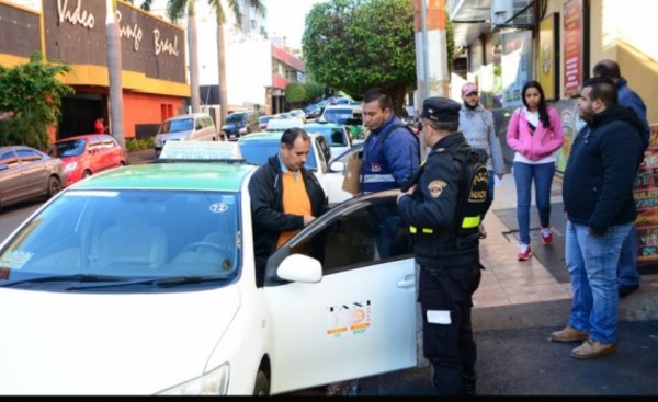 Realizan censo de paradas de taxi en el centro