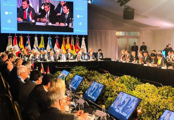 Eliminación del cobro de roaming internacional y cooperación migratoria, principales logros de la 54 Cumbre del Mercosur