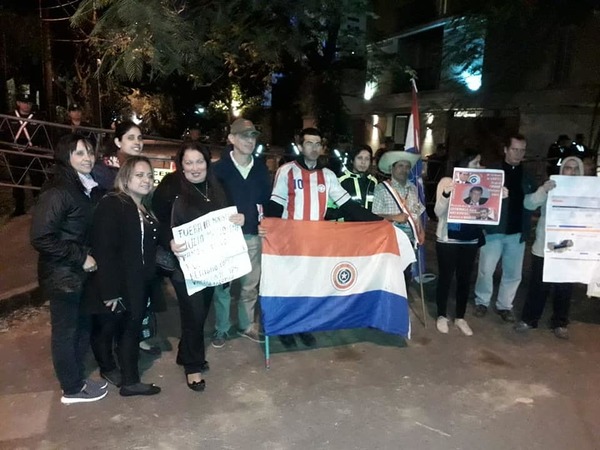 Denuncian que policías obstruyeron el “escrache a domicilio” a Benigno López » Ñanduti
