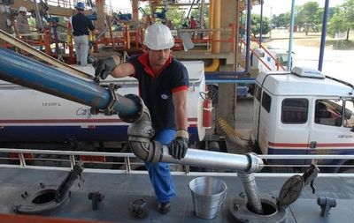 Emblemas privados tampoco se plantean bajar precio de combustibles - A La Gran 7-30 - ABC Color