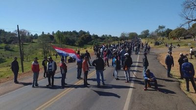 Mandioqueros endurecen protesta y exigen respuestas al Gobierno