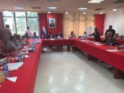 HOY / Diputados piden a Cartes que se candidate como presidente de la ANR