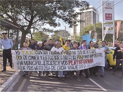 Intentarán sacar una sola ordenanza para regular servicio de Uber y MUV