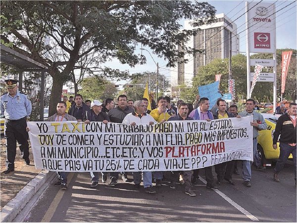 Intentarán sacar una sola ordenanza para regular servicio de Uber y MUV