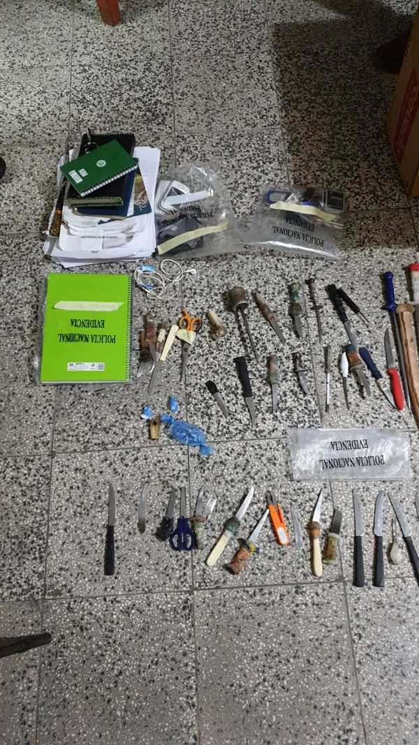 Incautan cuchillos, estoques y celulares en penal de Concepción