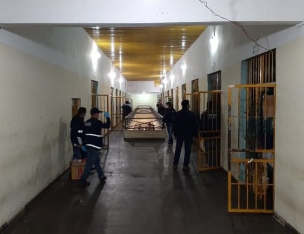 Requisan armas y celulares de reclusos, en cárcel de Concepción | Radio Regional 660 AM