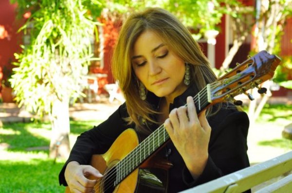 Berta Rojas, primera mujer en recibir la “Guitarra de Plata” » Ñanduti