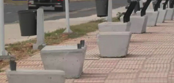 Los bancos sin respalderos en Costanera no fueron robados | Noticias Paraguay