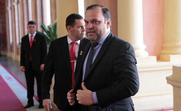 Ministro niega despidos y anuncia sumario a funcionario que pidió que lo voten » Ñanduti