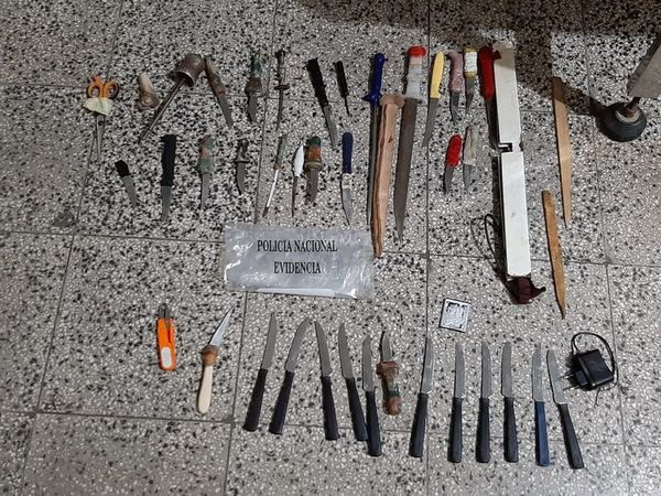 Varias armas y celulares fueron requisados en Penitenciaría de Concepción - La Primera Mañana - ABC Color
