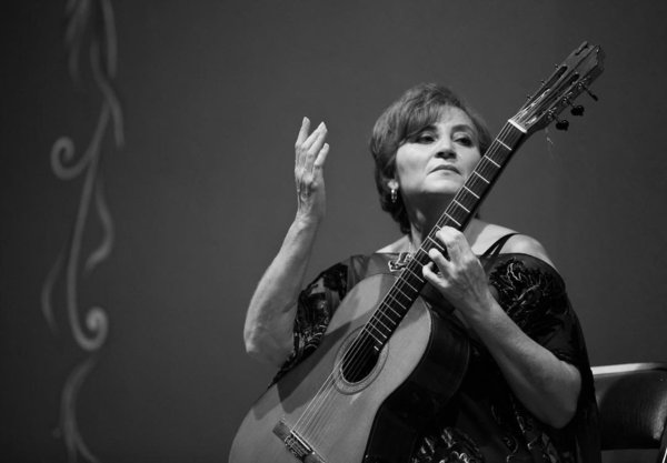 “GUITARRA DE PLATA” PARA BERTA ROJAS, LA PRIMERA MUJER EN RECIBIR ESTE PREMIO