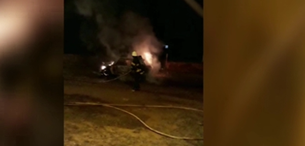 Prenden fuego a vehículo utilizado en fatal carrera clandestina | Noticias Paraguay