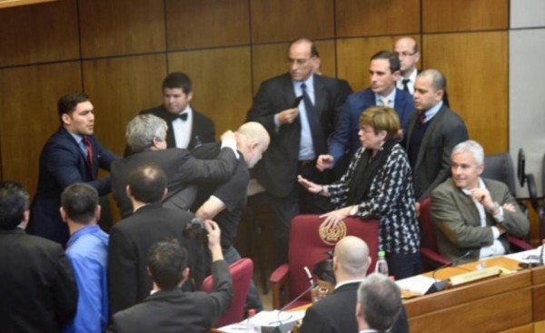Riera y Cubas pelean en plena sesión de la Cámara de Senadores