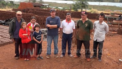 OLEROS DE ITÁ PASO PIDEN APOYO PARA EXTRACCIÓN DE ARCILLA