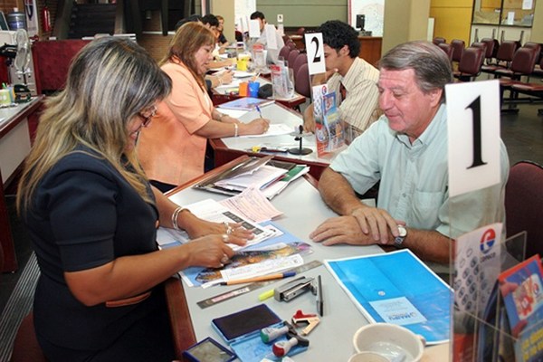 "Quiero que el funcionario público viaje en primera clase, pero con su dinero" · Radio Monumental 1080 AM