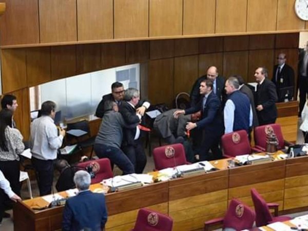 Riera tumbó a Payo con golpes de puños