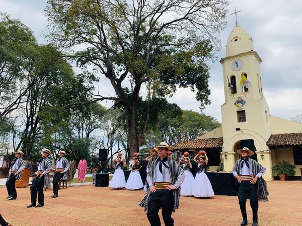 Unifican esfuerzos para preservar el Poncho Para´í - Cultura - ABC Color