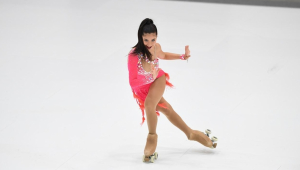 Ella es Sophía Veiluva, la primera patinadora paraguaya que obtuvo una medalla en un campeonato mundial