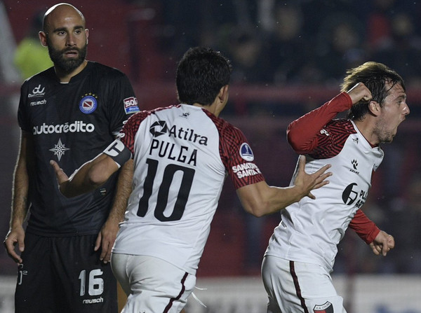 Por la vía de los penales, Colón de Santa Fe dejó fuera a Argentinos Juniors