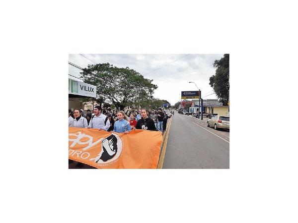 Alumnos de 40 colegios piden democracia