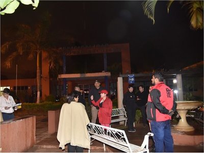 Incidentes entre manifestantes y guardias del intendente en J. Augusto Saldivar