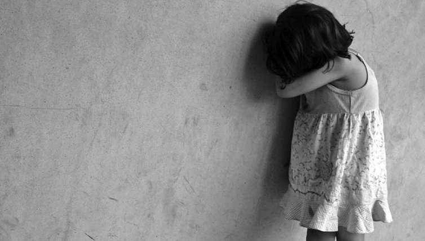 HOY / Imputan a padres de niña de 5 años por maltrato y abuso sexual