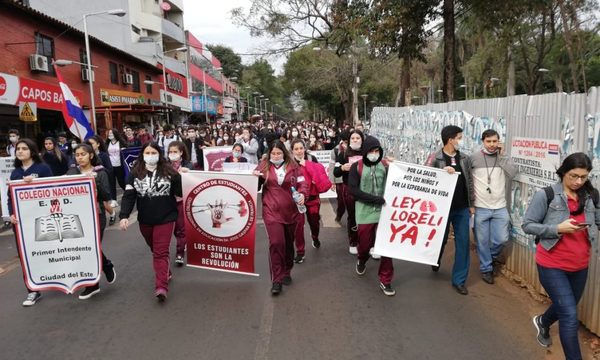 Jóvenes salen a las calles a pedir aprobación de ley Loreli