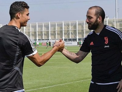 Higuaín se suma a la gira de Juventus, aunque pierde el número 9