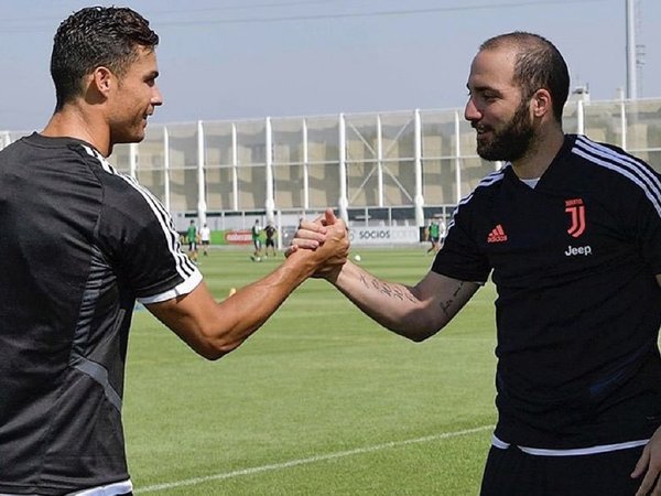 Higuaín se suma a la gira de Juventus, aunque pierde el número 9