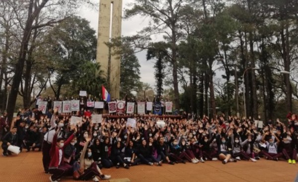 "Ley Loreli Ya" exigen estudiantes de distintos colegios