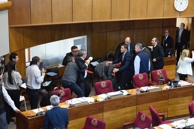 Abdón 'Tito' Saguier: "No se puede dirimir un debate con la violencia" » Ñanduti
