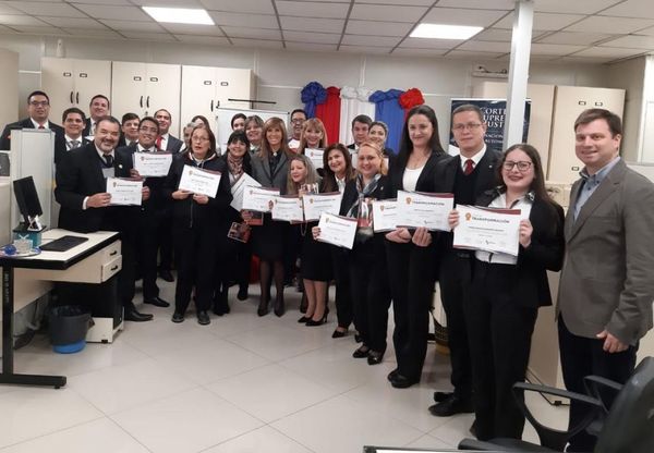 Graduación de funcionarios del Registro de Automotores