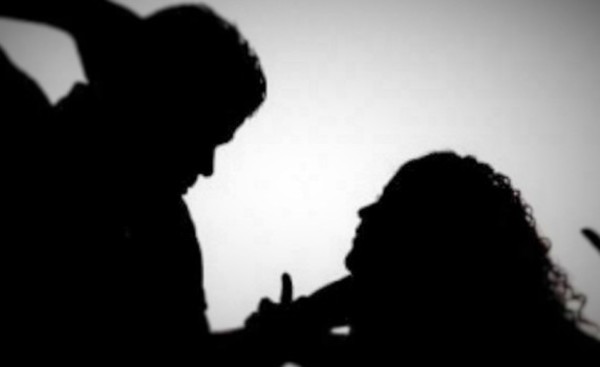 Detenido por amenazar a su concubina y manosear a su hija