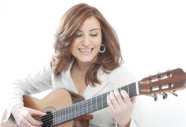 Berta Rojas, la primera mujer en recibir la “Guitarra de Plata”