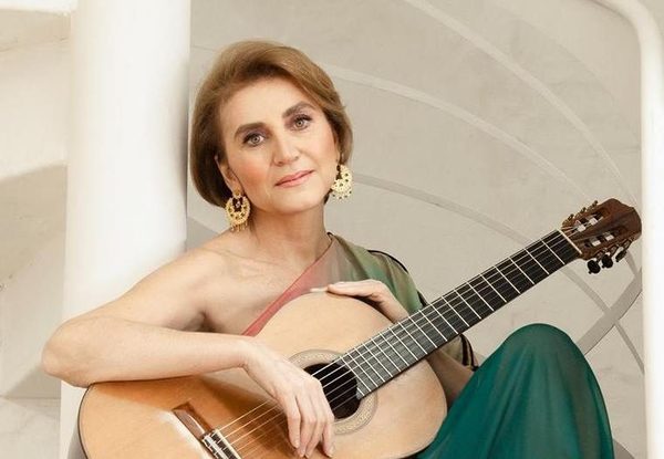 Berta Rojas, la primera mujer en recibir la “Guitarra de Plata”