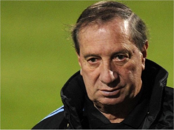 Bilardo, internado en terapia intensiva con pronóstico reservado