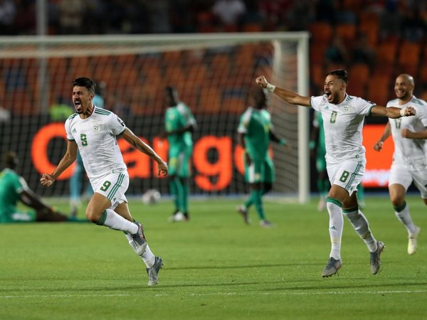 Argelia derrota a Senegal y levanta su segunda Copa África 29 años después