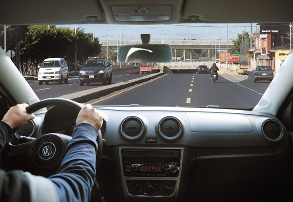 Ordenan a la policía garantizar el trabajo de conductores de Muv y Uber - Radio 1000 AM