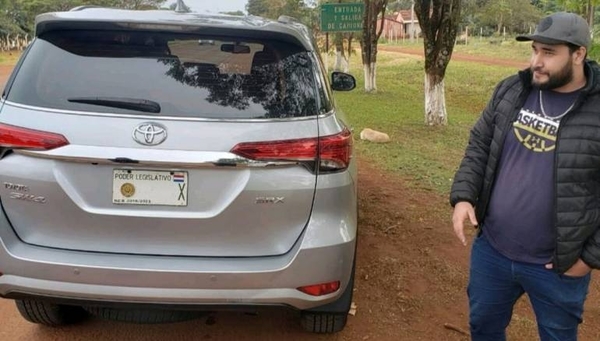 HOY / Camioneta robada en Brasil con  la chapa del diputado liberal   Arnaldo Rojas Feris (PLRA)